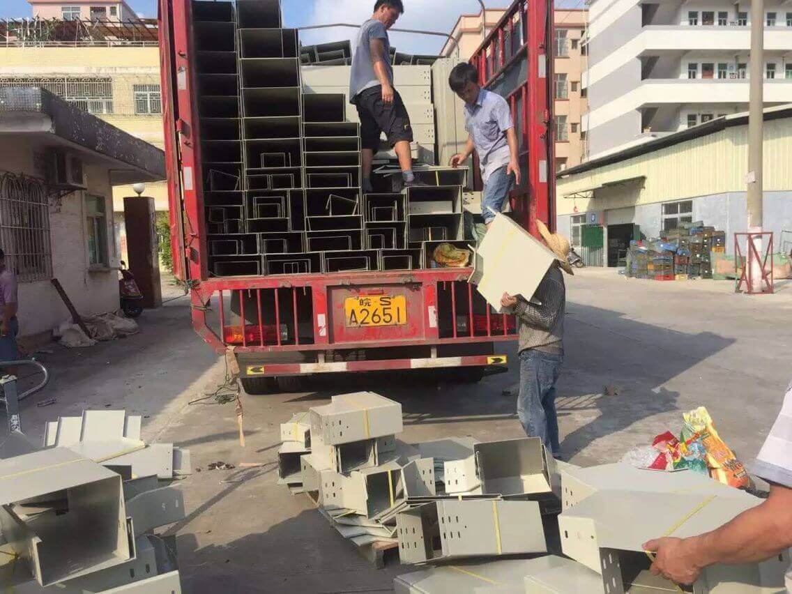 海口遠大購物中心電纜橋架進場(圖2) 海口遠大購物中心電纜橋架進場(圖2)