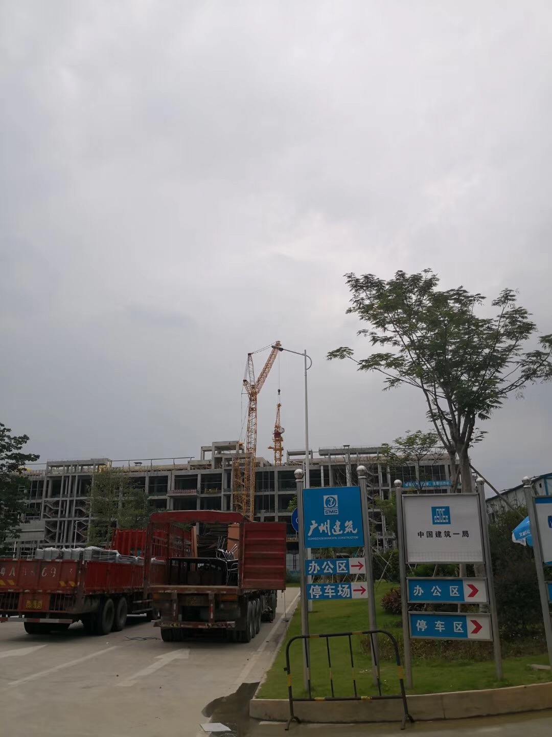 廣州富士康新塘工廠電纜橋架進(jìn)場(chǎng)